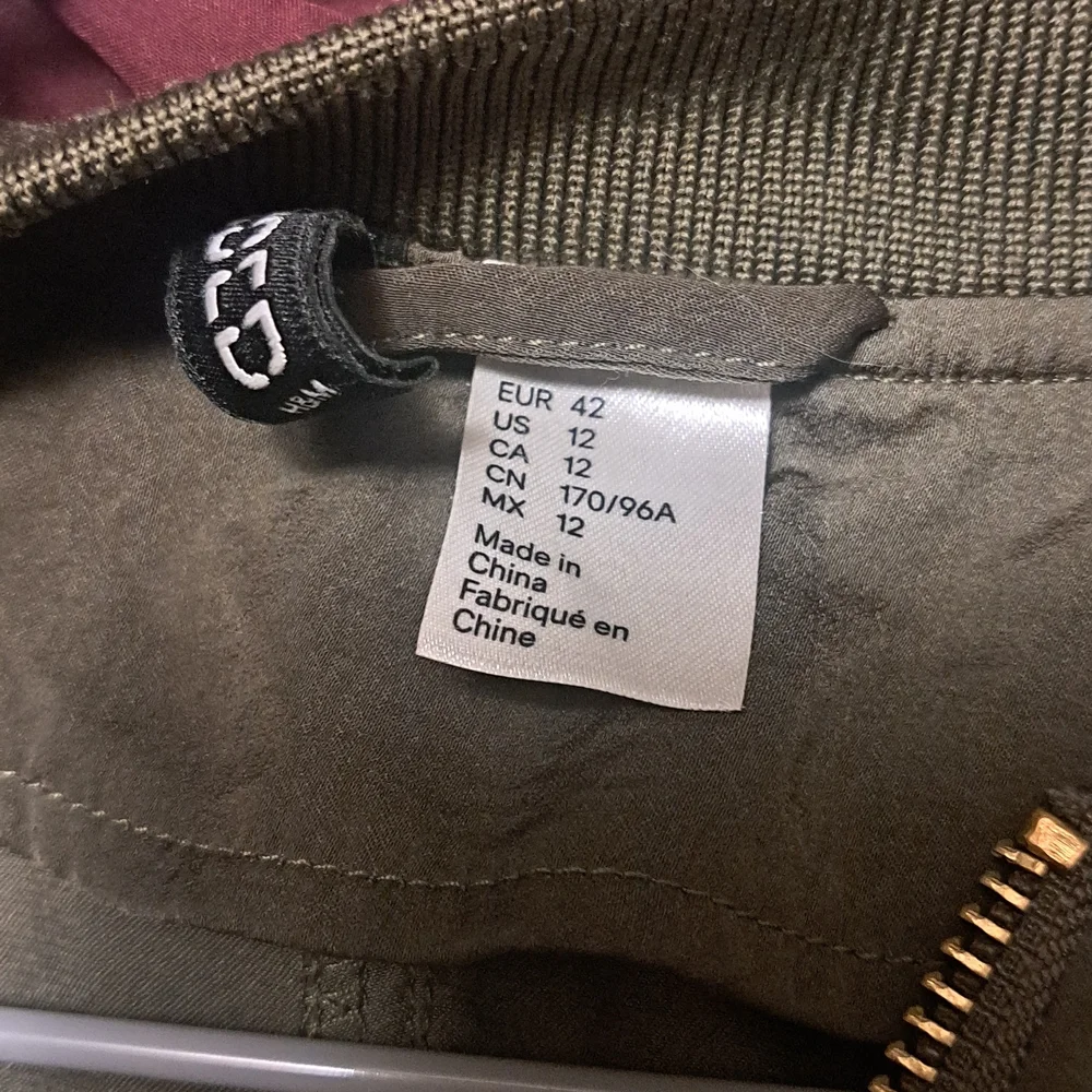 Hreen Zip-Up Jacket - Picture 2 of 4